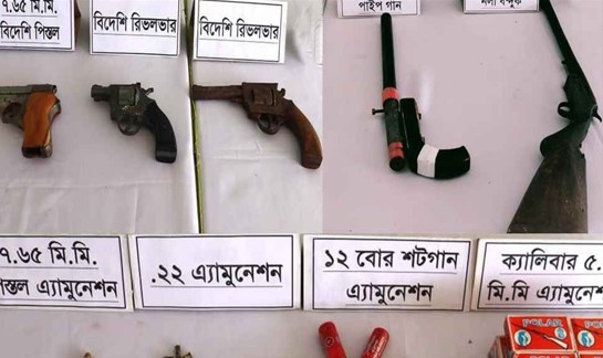 জামায়াত নেতার বাড়ি থেকে বিপুল অস্ত্র ও গোলাবারুদ উদ্ধার